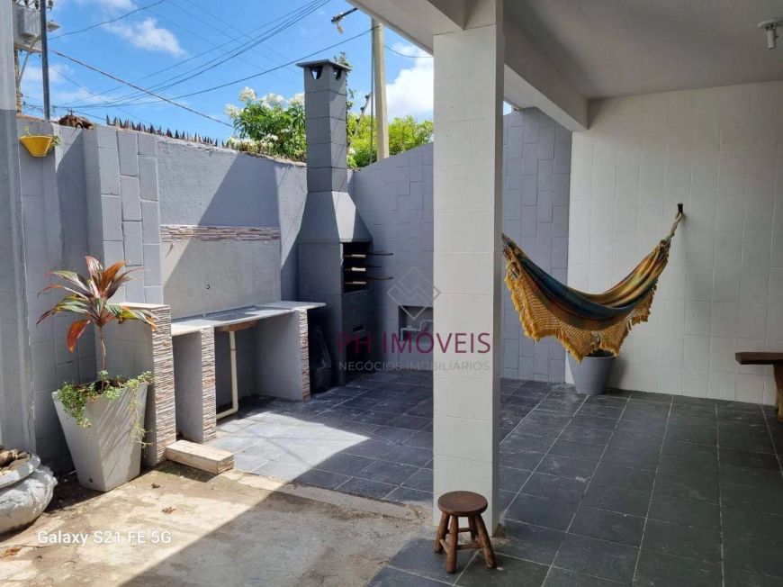 Casa em Condomínio com 4 dormitórios sendo 2 suítes + WC de Serviço - 320m² em Jacarecica
