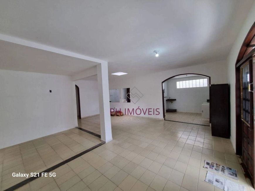 Casa em Condomínio com 4 dormitórios sendo 2 suítes + WC de Serviço - 320m² em Jacarecica