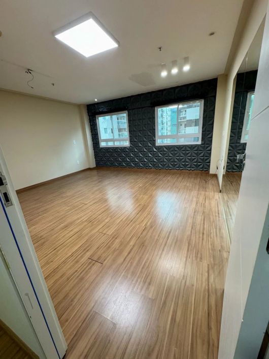 Alugo sala comercial com 40m² na Jatiuca JTR