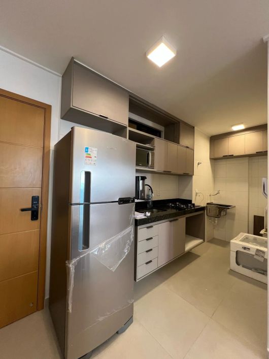 Alugo lindo quarto e sala com varanda na Pajuçara - prédio novo.