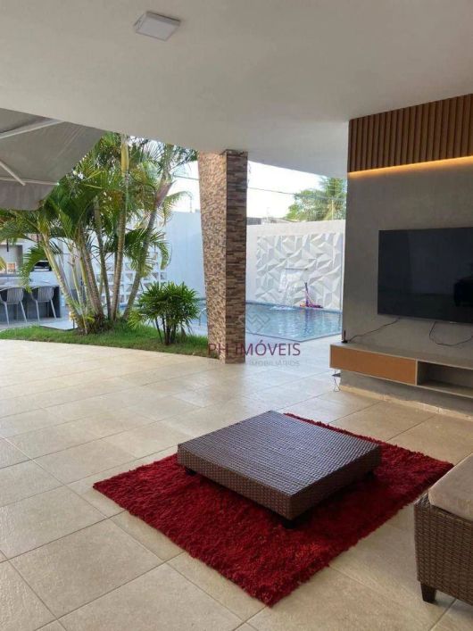 Casa em Condomínio Fechado no Bairro de Petrópolis - 360m²
