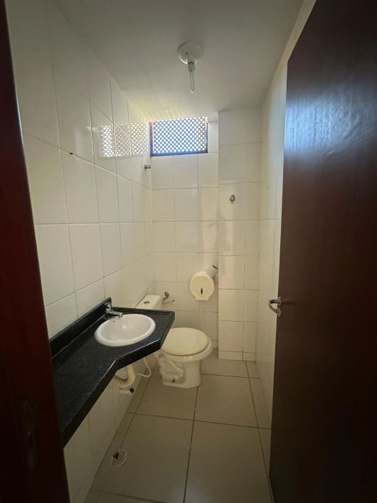 Sala comercial com ar condicionado, na Gruta de Lourdes