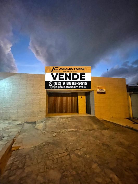 Vendo Casa com 200m², 4 /4 em Levada - Maceió - AL
