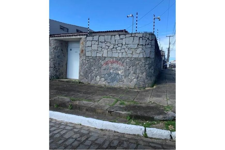 casa com 3/4 e 4 banheiros no feitosa