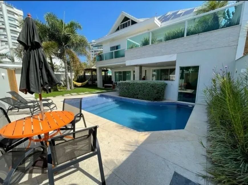 Casa de condomínio em Barra da Tijuca