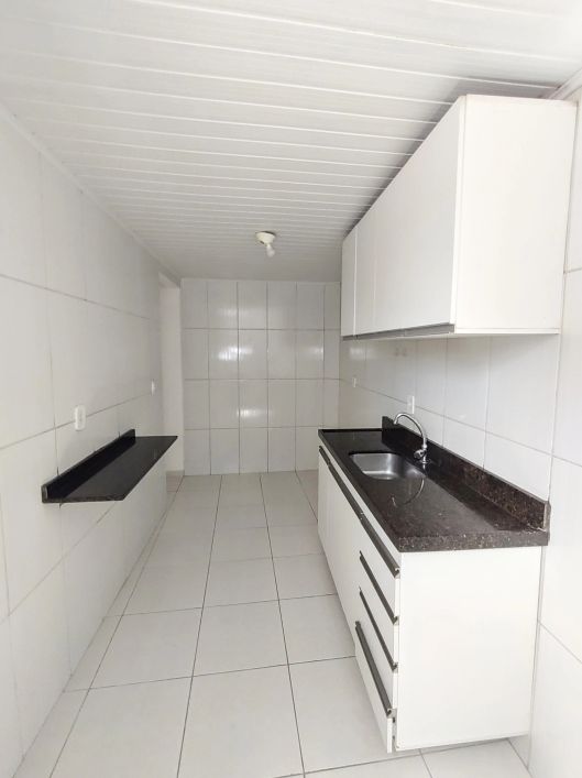 Alugo quarto e sala sem mobília, próximo a praça Lions.
