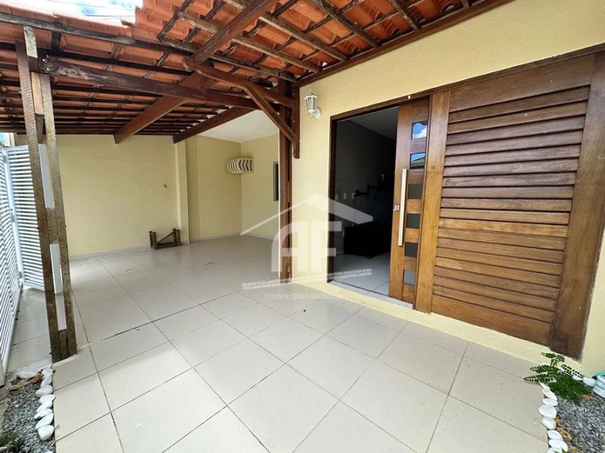 Ótima casa nascente de 3 quartos no Condomínio Monte Verde (Parte Fechada).