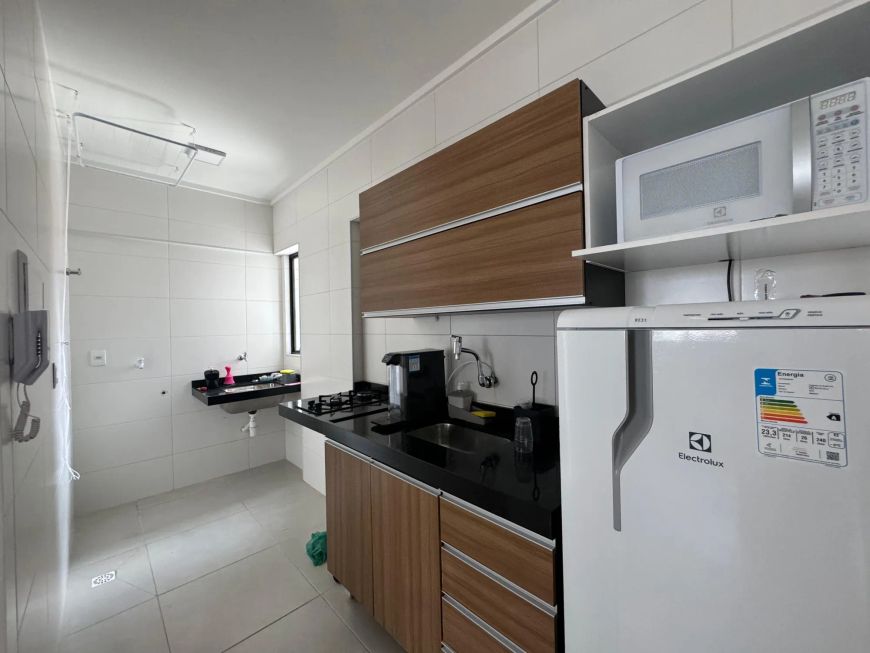 Quarto e sala à venda mobiliado em edifício novo no meio da Ponta Verde