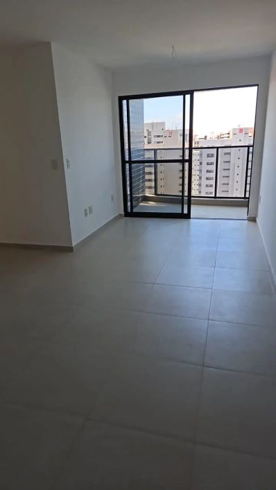 Apartamento com 3 quartos semi-mobiliado na Ponta Verde