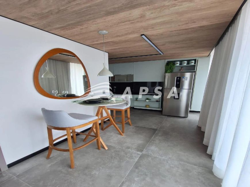 EXCELENTE APARTAMENTO TIPO ESTÚDIO DE ALTO PADRÃO, COMPLETO DE MÓVEIS E ELETROS, LOCALIZADO A BEIRA-