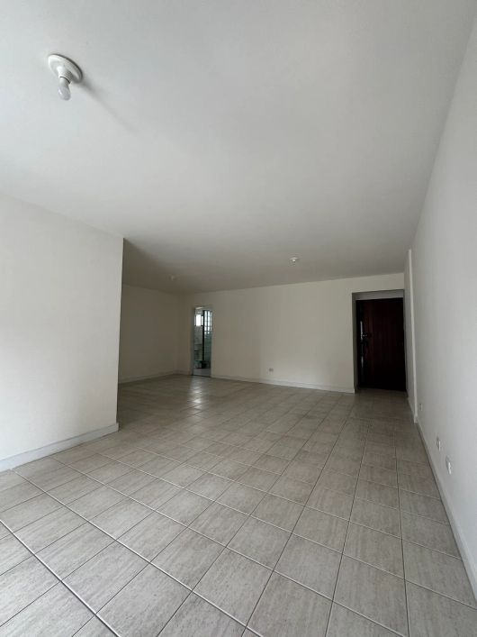 alugo excelente Apartamento na Abdon Arroxelas.