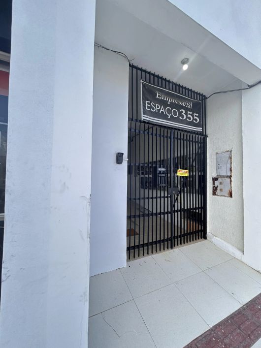 Sala comercial disponível para locação, no Farol