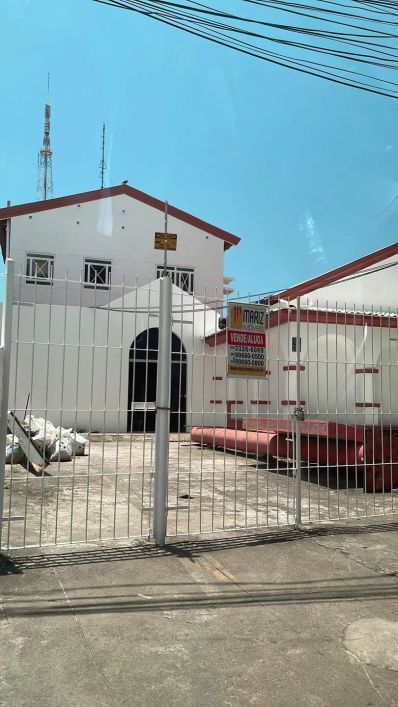 Casa para fins comerciais no Farol com 25 salas grandes e 6 banheiros , 12 vagas de estacionamento n