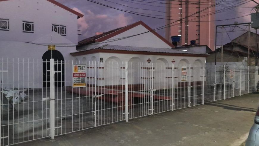 Casa para fins comerciais no Farol com 25 salas grandes e 6 banheiros , 12 vagas de estacionamento n