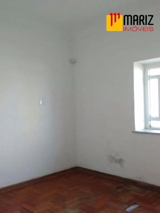 Casa para fins comerciais no Farol com 25 salas grandes e 6 banheiros , 12 vagas de estacionamento n