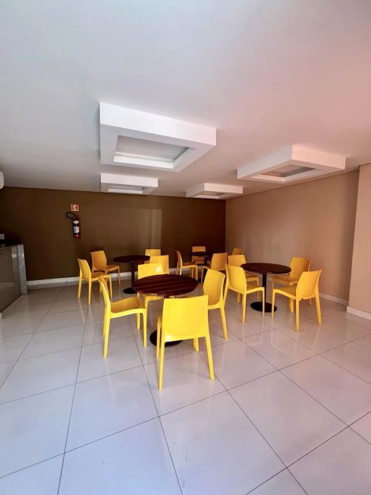Alugo Apartamento semi-mobiliado na Ponta Verde