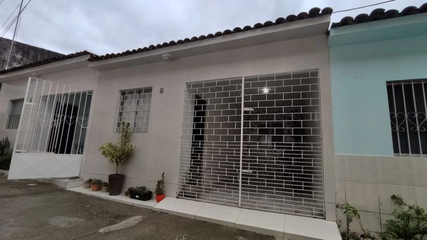Casa com 02 quartos em Santa Lúcia - Maceió - AL