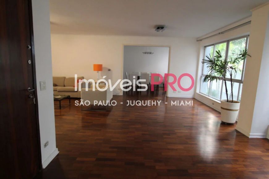 230m² na Rua Pedroso Alvarenga com 2 vagas.