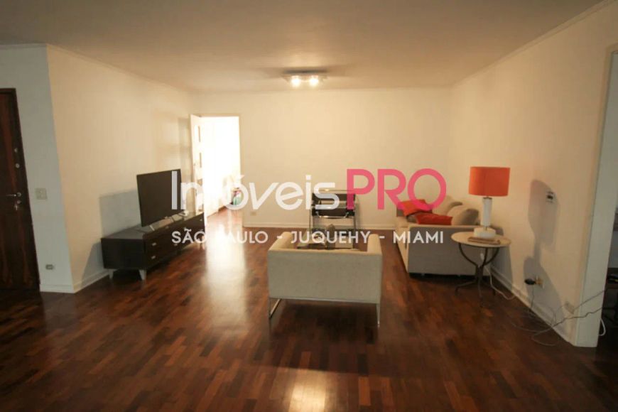 230m² na Rua Pedroso Alvarenga com 2 vagas.
