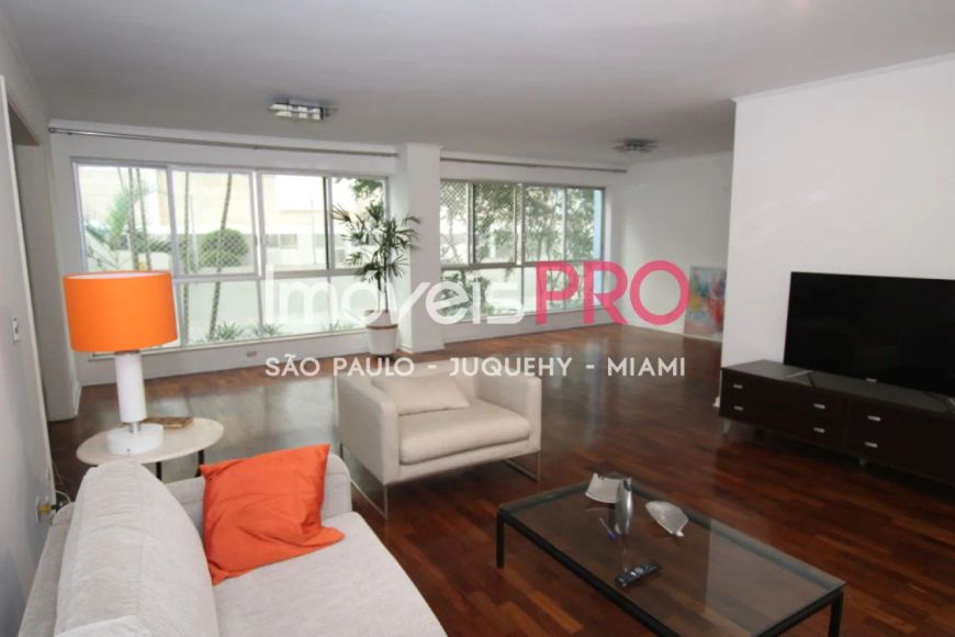 230m² na Rua Pedroso Alvarenga com 2 vagas.