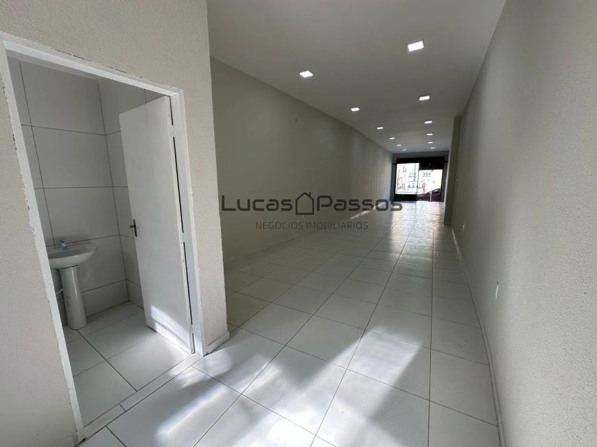 Ponto comercial para locação, com 140m2, reformado, em excelente localização no bairro do Farol
