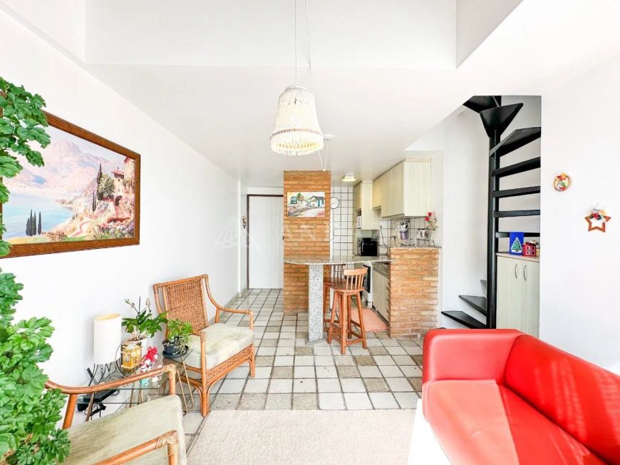 Seu lugar no paraíso! Apartamento quarto e sala duplex à venda na beira-mar da praia de Pajuçara