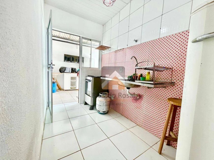 Casa no Cond. Jardim Tropical c/ 2 quartos e estrutura p/ lazer