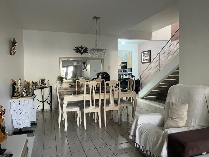 Excelente Casa à venda no Poço