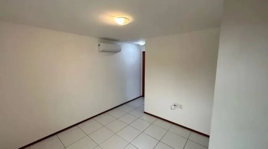 Alugo apt 2/4 com fixos e varanda na jatiuca a poucos meteos da praia.