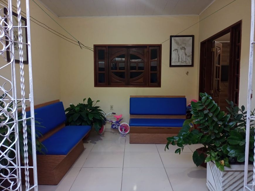 Casa para venda tem 200 metros quadrados com 4 quartos. Aceitamos trocas.