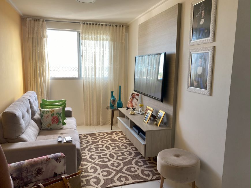 Apartamento com 2 quartos e suíte no Antares com móveis planejados em todos os cômodos