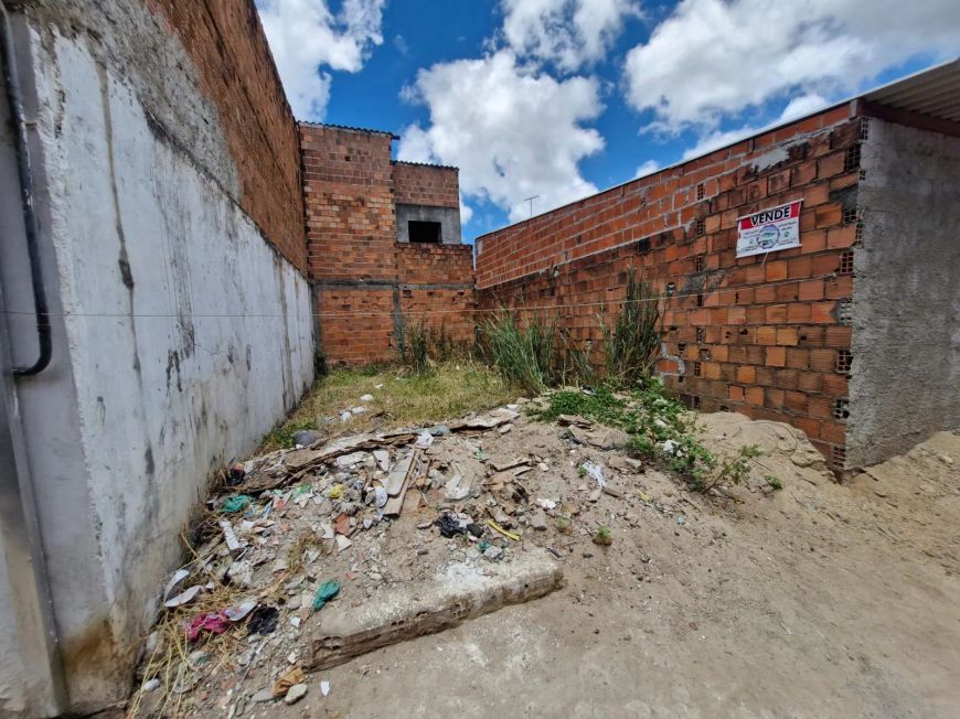 Imóvel para venda possui 50 metros quadrados em Santos Dumont - Maceió - AL