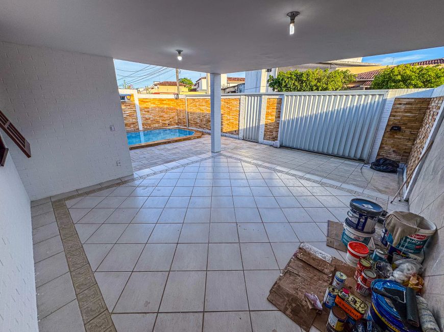 Casa de condomínio para venda tem 256 metros quadrados com 5 quartos