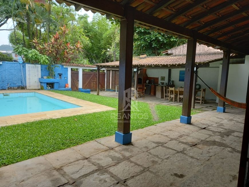 Casa linear - 4 Quartos - suíte - 408 m² de terreno - Piscina - churrasqueira.