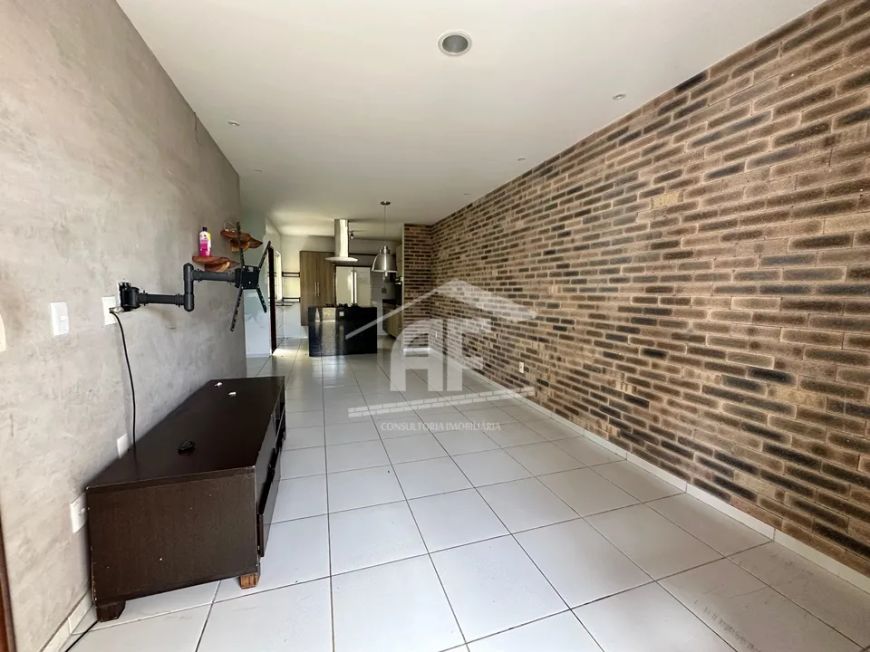 Ótima casa nascente de 3 quartos no Condomínio Monte Verde (Parte Fechada)