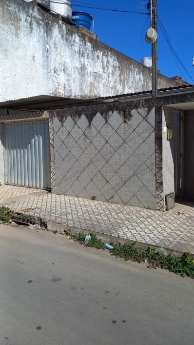 Imóvel para venda possui 200 metros quadrados com 3 quartos em Benedito Bentes - Maceió - AL