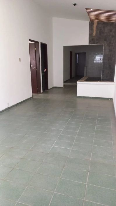 Imóvel para venda possui 200 metros quadrados com 3 quartos em Benedito Bentes - Maceió - AL