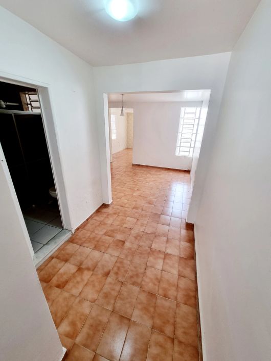 VENDE-SE CASA DE TRÊS QUARTOS NO PRADO EM MACEIÓ - AL