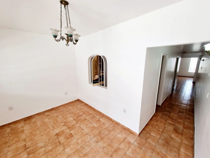 VENDE-SE CASA DE TRÊS QUARTOS NO PRADO EM MACEIÓ - AL