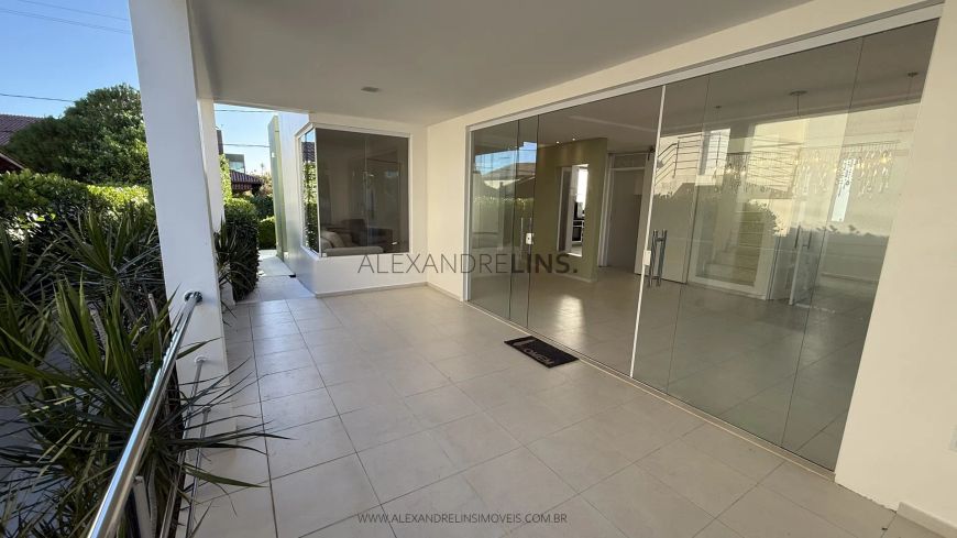 Casa com 4 suítes com piscina no condomínio Aldebaran Ômega