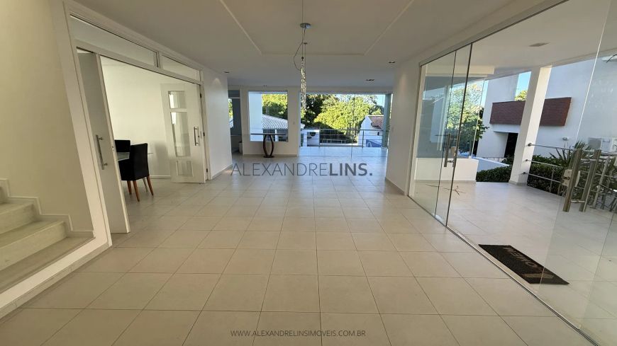 Casa com 4 suítes com piscina no condomínio Aldebaran Ômega