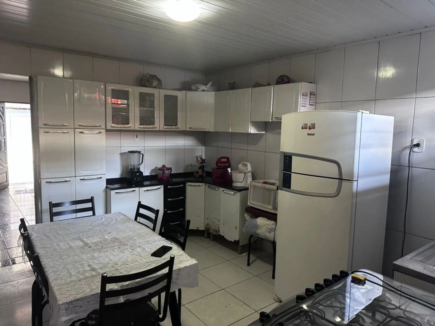 Imóvel para venda possui 200 metros quadrados com 4 quartos em Benedito Bentes - Maceió - AL