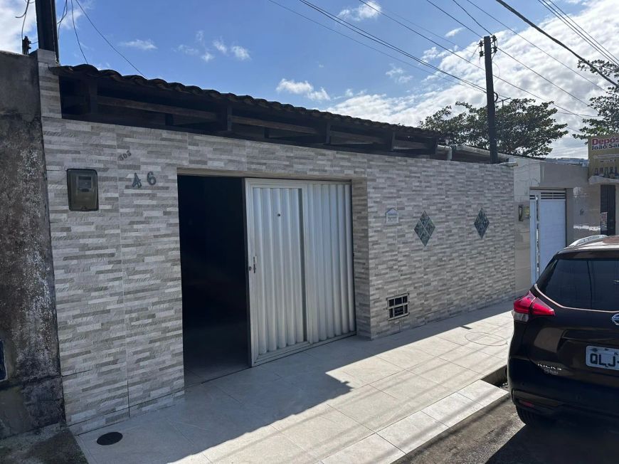 Imóvel para venda possui 200 metros quadrados com 4 quartos em Benedito Bentes - Maceió - AL