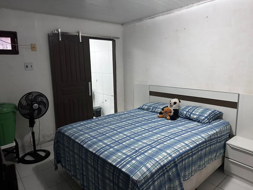 Imóvel para venda possui 200 metros quadrados com 4 quartos em Benedito Bentes - Maceió - AL