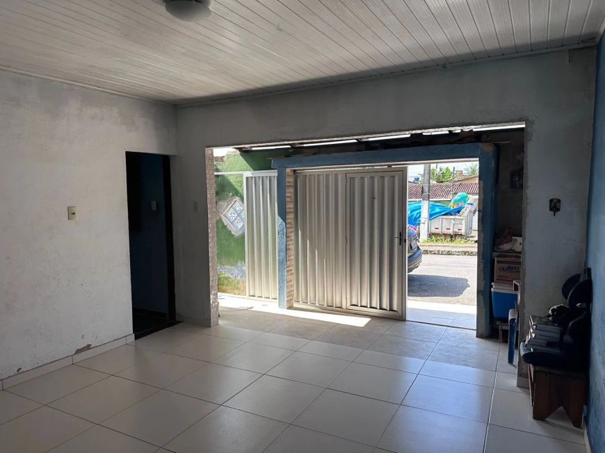 Imóvel para venda possui 200 metros quadrados com 4 quartos em Benedito Bentes - Maceió - AL