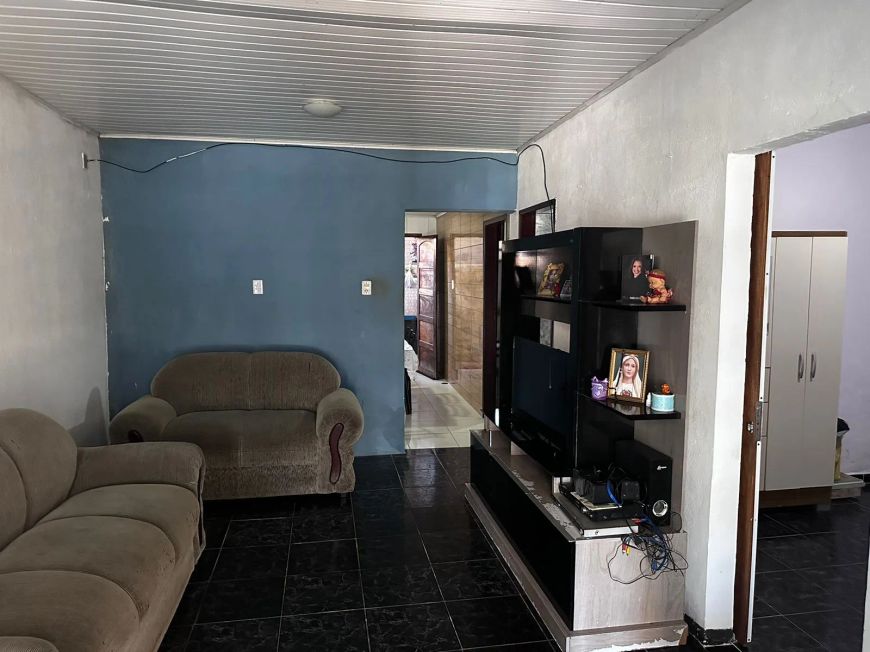 Imóvel para venda possui 200 metros quadrados com 4 quartos em Benedito Bentes - Maceió - AL