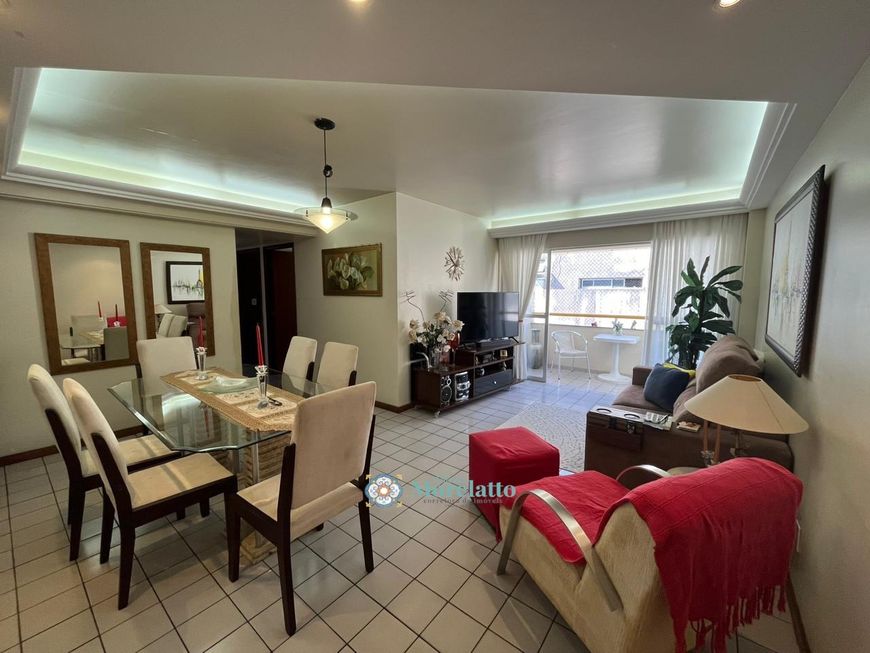 Apartamento na 3a Quadra da Praia de Ponta Verde com 3 quartos sendo 1