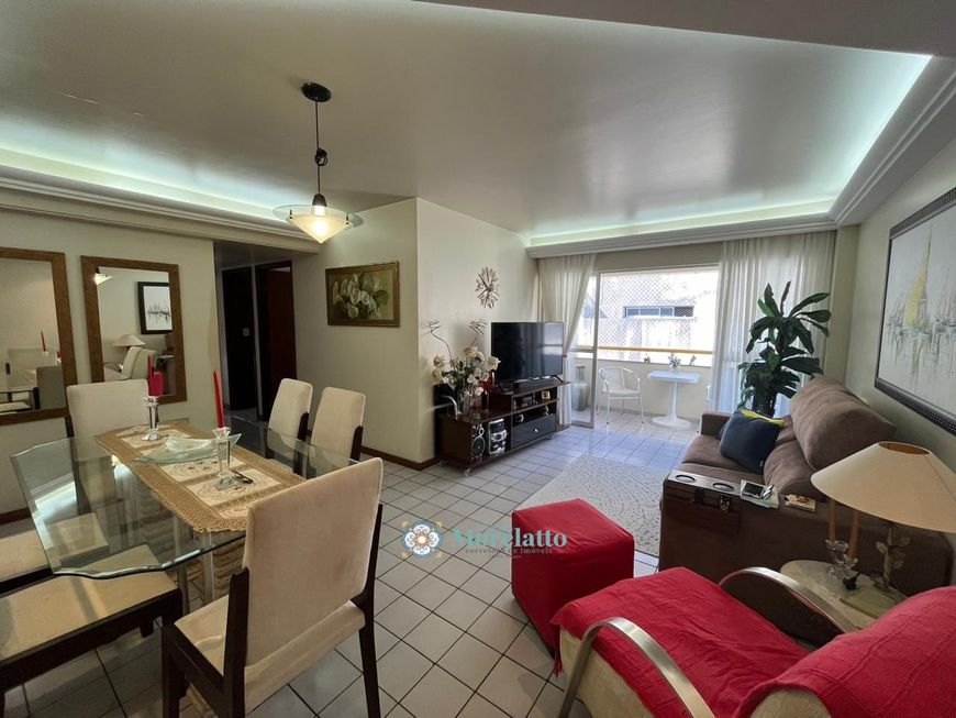Apartamento na 3a Quadra da Praia de Ponta Verde com 3 quartos sendo 1