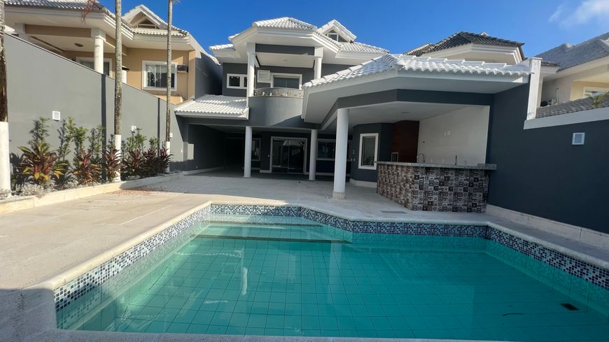 CASA TRIPLEX COM 4 SUÍTES, COM LAZER NA FRENTE À VENDA NO CONDOMÍNIO INTERLAGO - Rio de Janeiro - RJ