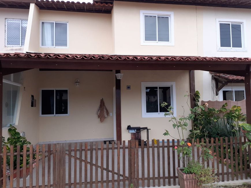 Casa em condomínio,segurança 24h, 2 quartos, armários embutidos, ar condicionado e mobiliada.